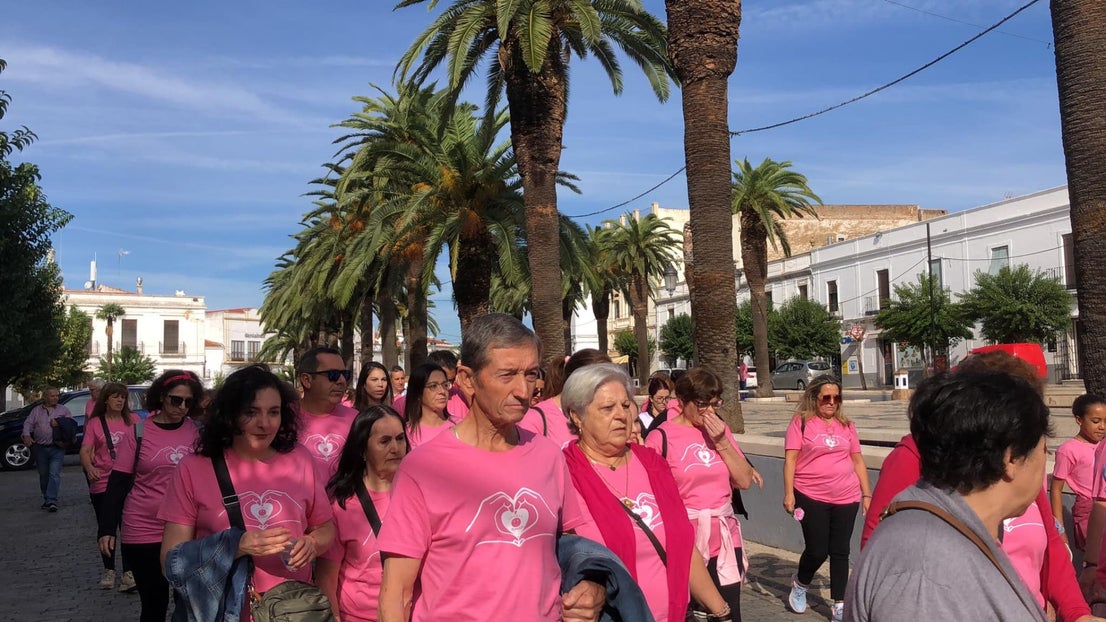 Un año más los ciudadanos se vuelcan con la marcha contra el cáncer de mama