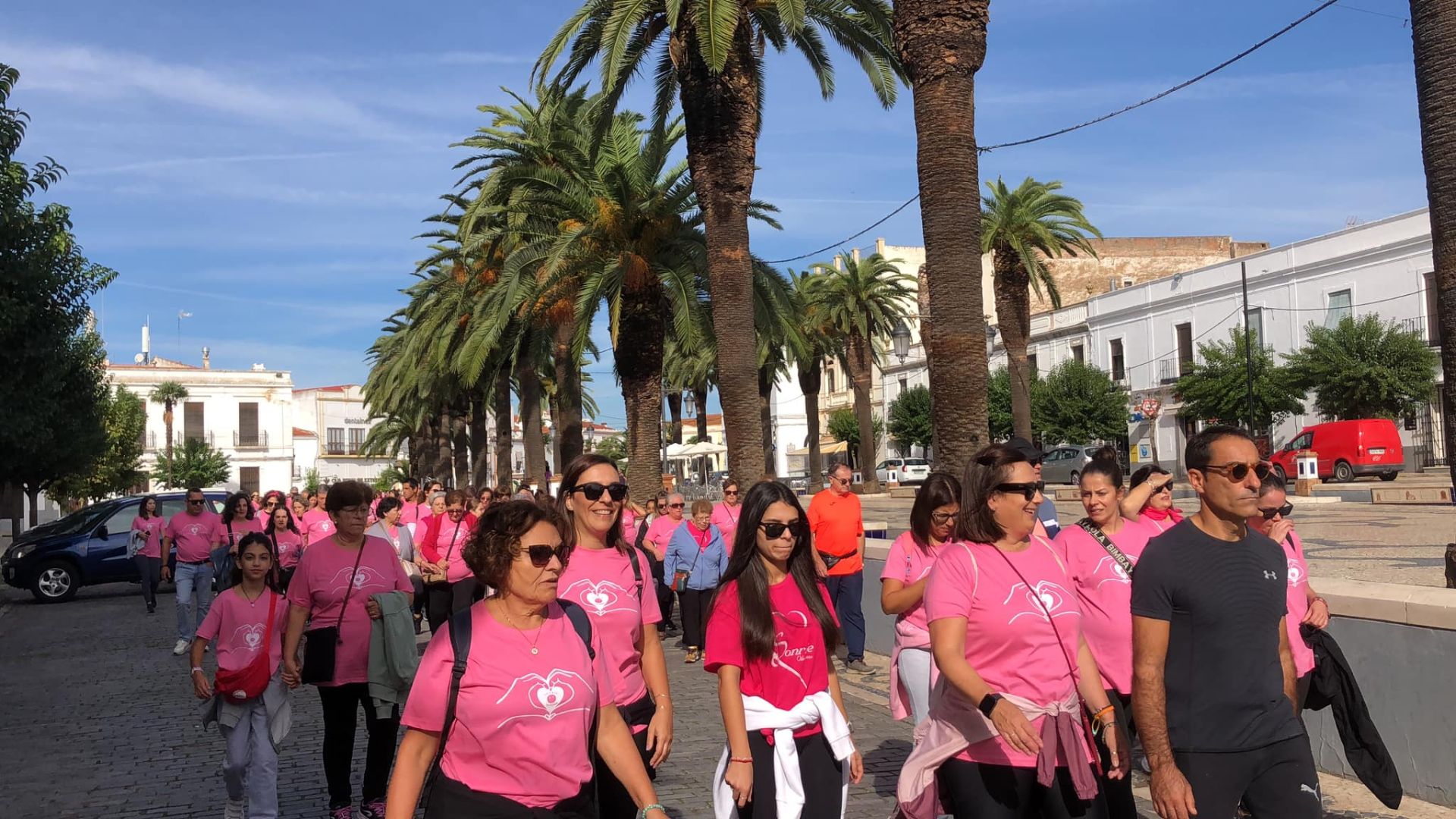 Un año más los ciudadanos se vuelcan con la marcha contra el cáncer de mama