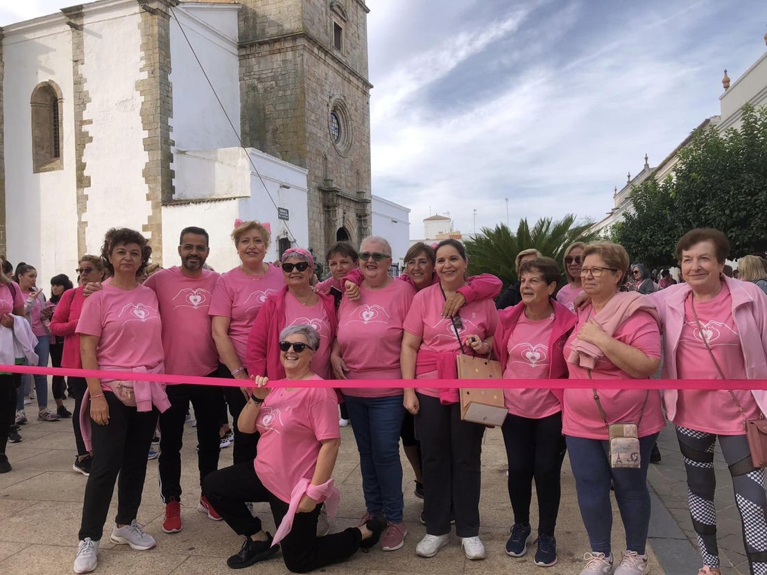 Un año más los ciudadanos se vuelcan con la marcha contra el cáncer de mama
