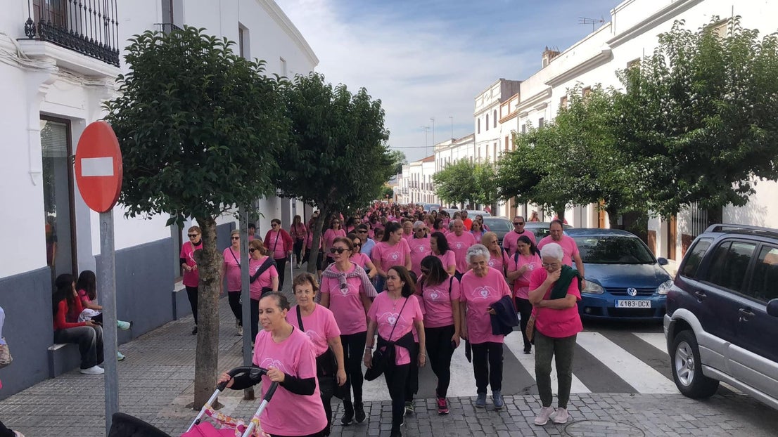 Un año más los ciudadanos se vuelcan con la marcha contra el cáncer de mama