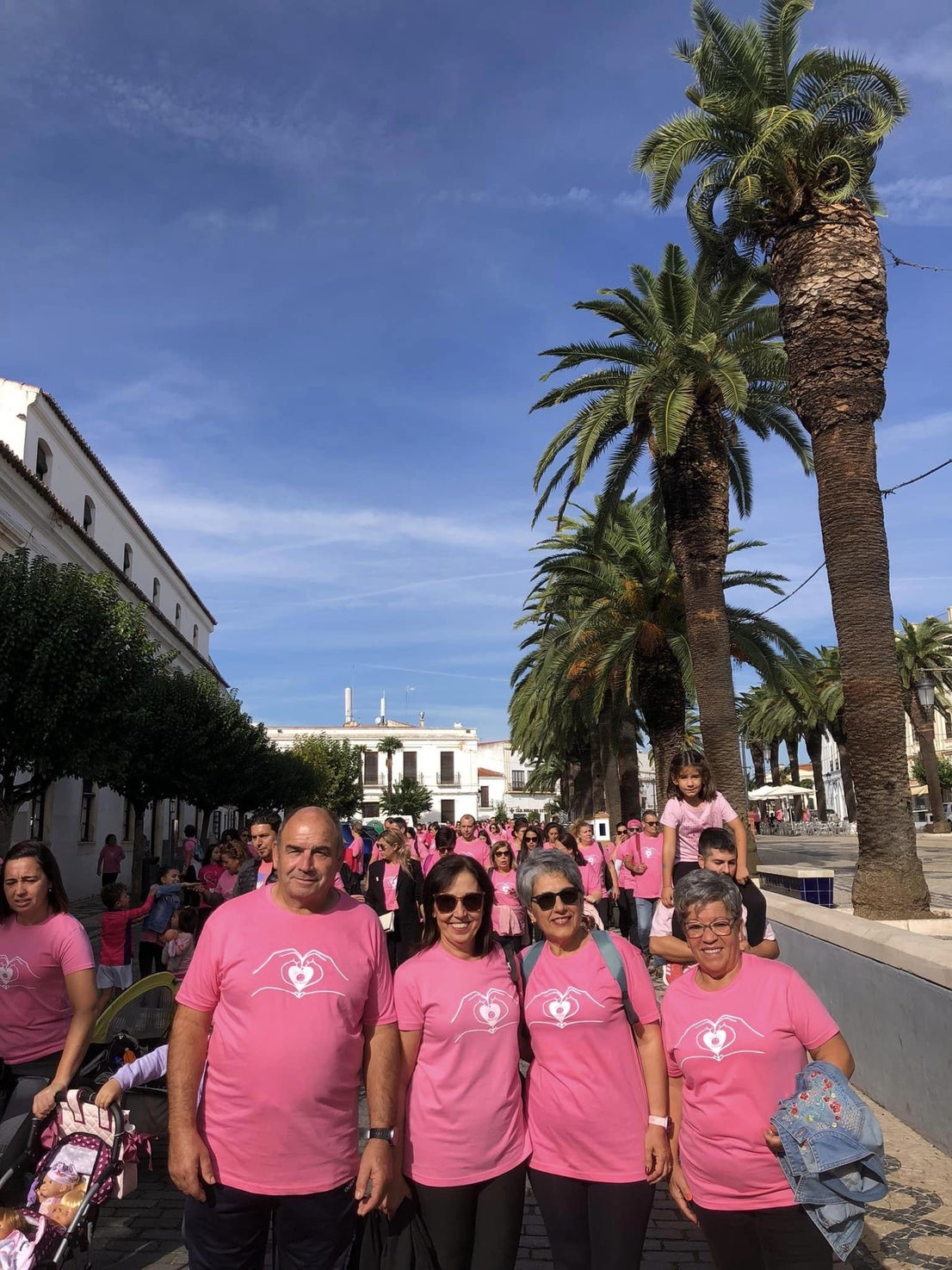 Un año más los ciudadanos se vuelcan con la marcha contra el cáncer de mama