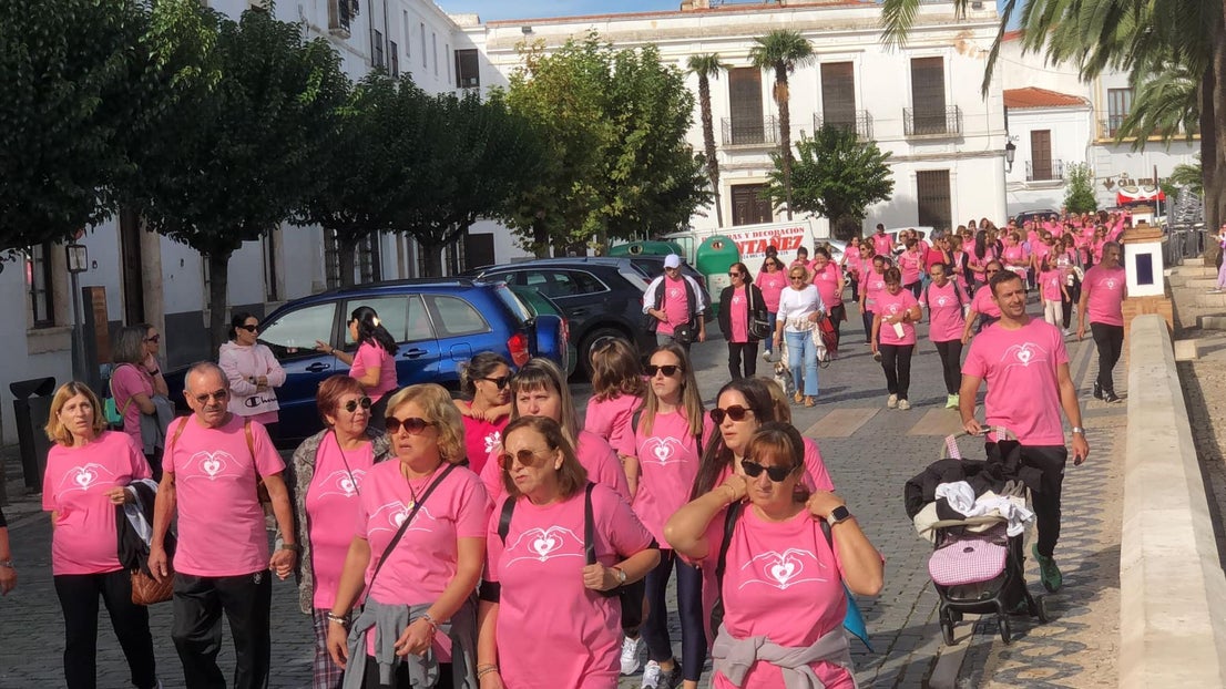 Un año más los ciudadanos se vuelcan con la marcha contra el cáncer de mama