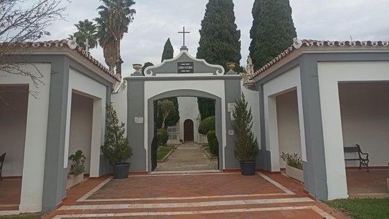 El Cementerio Municipal abre doce horas ininterrumpidas por Los Santos y Difuntos