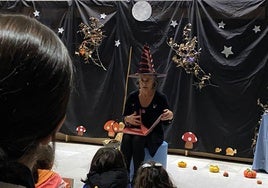 Sesión de lectura teatralizada para los más pequeños.