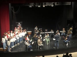 Momento de la actuación de la Escuela Municipal de Música.