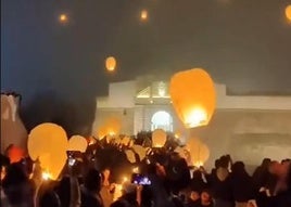 Imagen de archivo del encendido de los farolillos.