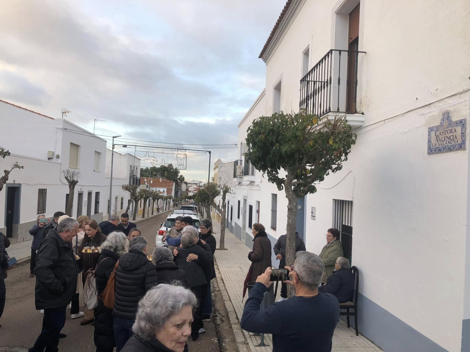 Castora recibe un merecido homenaje por su labor sacrificada y solidaria con sus vecinos