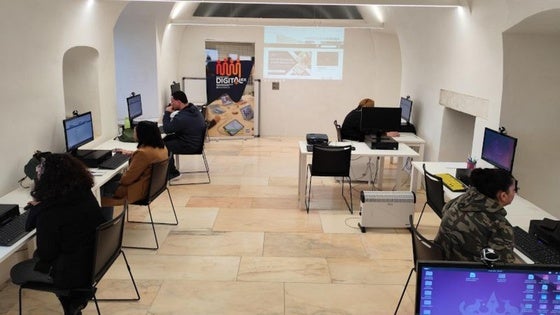 El alumnado de 'La Encina IV' finaliza la formación de Competencias Digitales