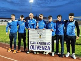 Los deportistas del Club de atletismo de Olivenza asistentes a la copa de Extremadura.
