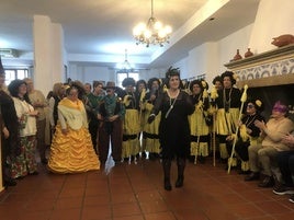 El Hogar de Mayores vive el carnaval con su certamen de disfraces.