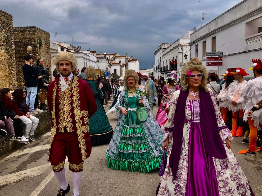 El mal tiempo no consiguió disminuir las ganas de carnaval de los oliventinos