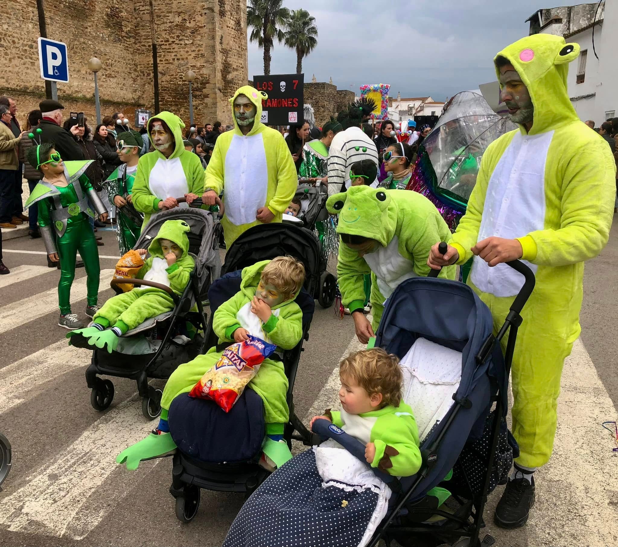 El mal tiempo no consiguió disminuir las ganas de carnaval de los oliventinos