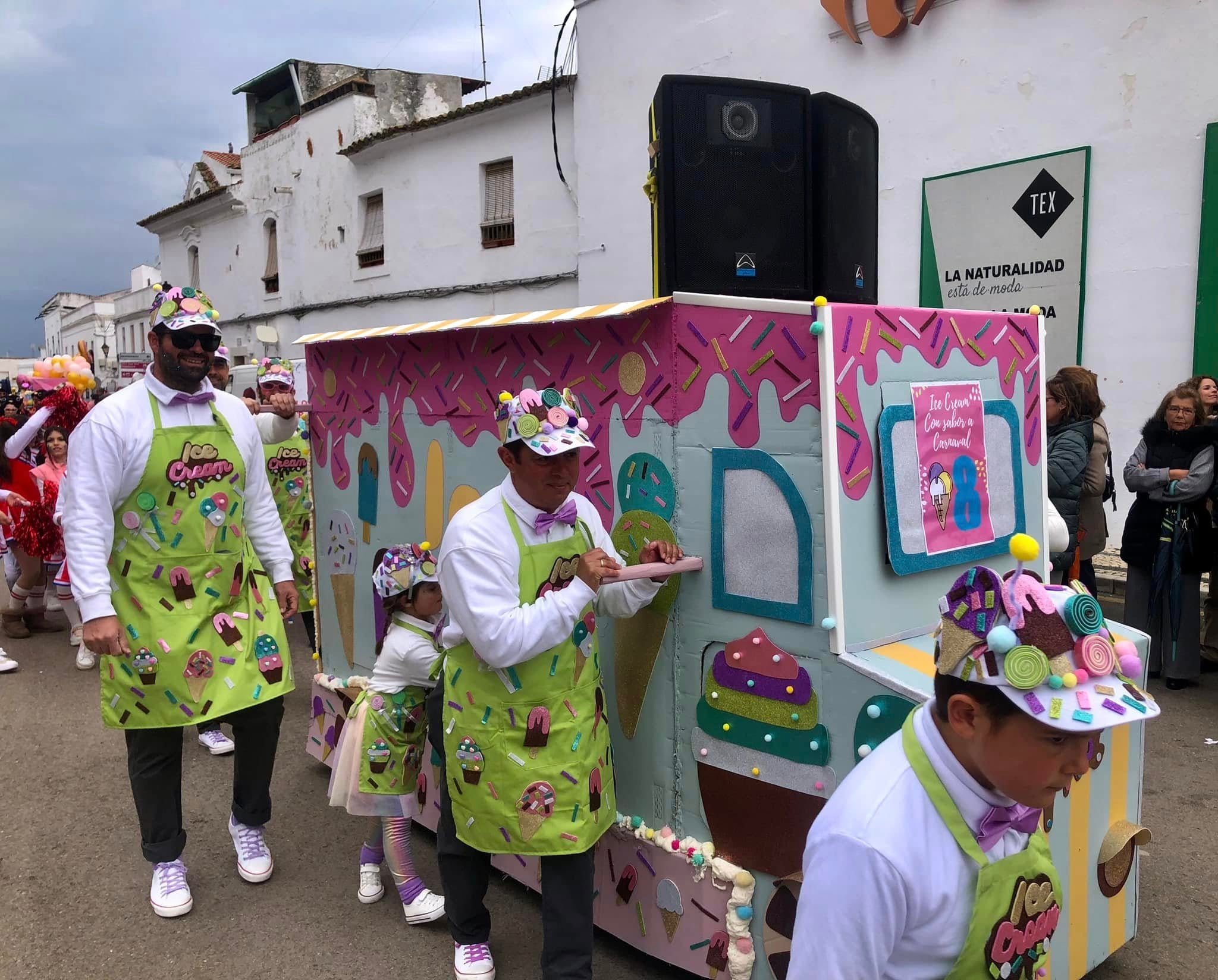 El mal tiempo no consiguió disminuir las ganas de carnaval de los oliventinos