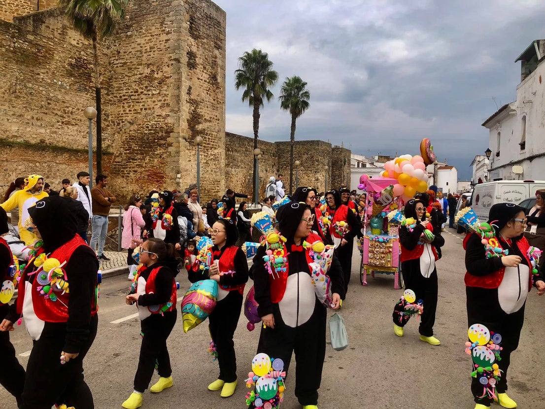 El mal tiempo no consiguió disminuir las ganas de carnaval de los oliventinos