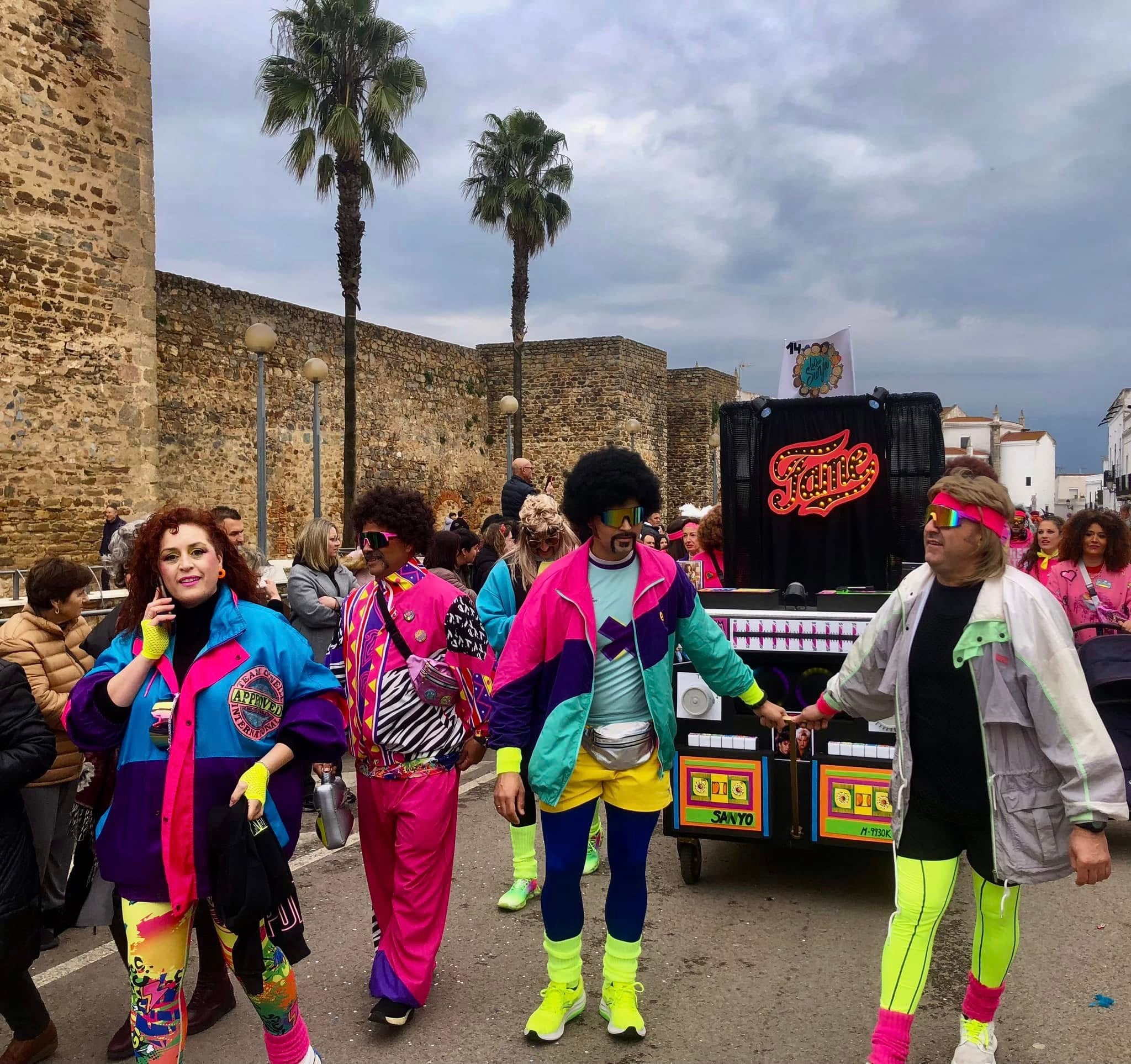 El mal tiempo no consiguió disminuir las ganas de carnaval de los oliventinos