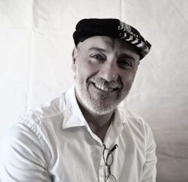 El autor Augusto Andrade.