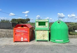 Tres de los 13 contenedores existentes en la ciudad.