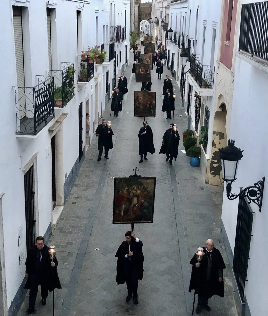 La procesión de las Banderas, única en España, volvió a recorrer Olivenza