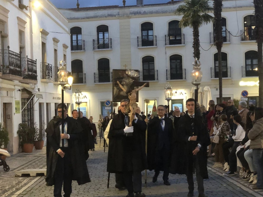 La procesión de las Banderas, única en España, volvió a recorrer Olivenza