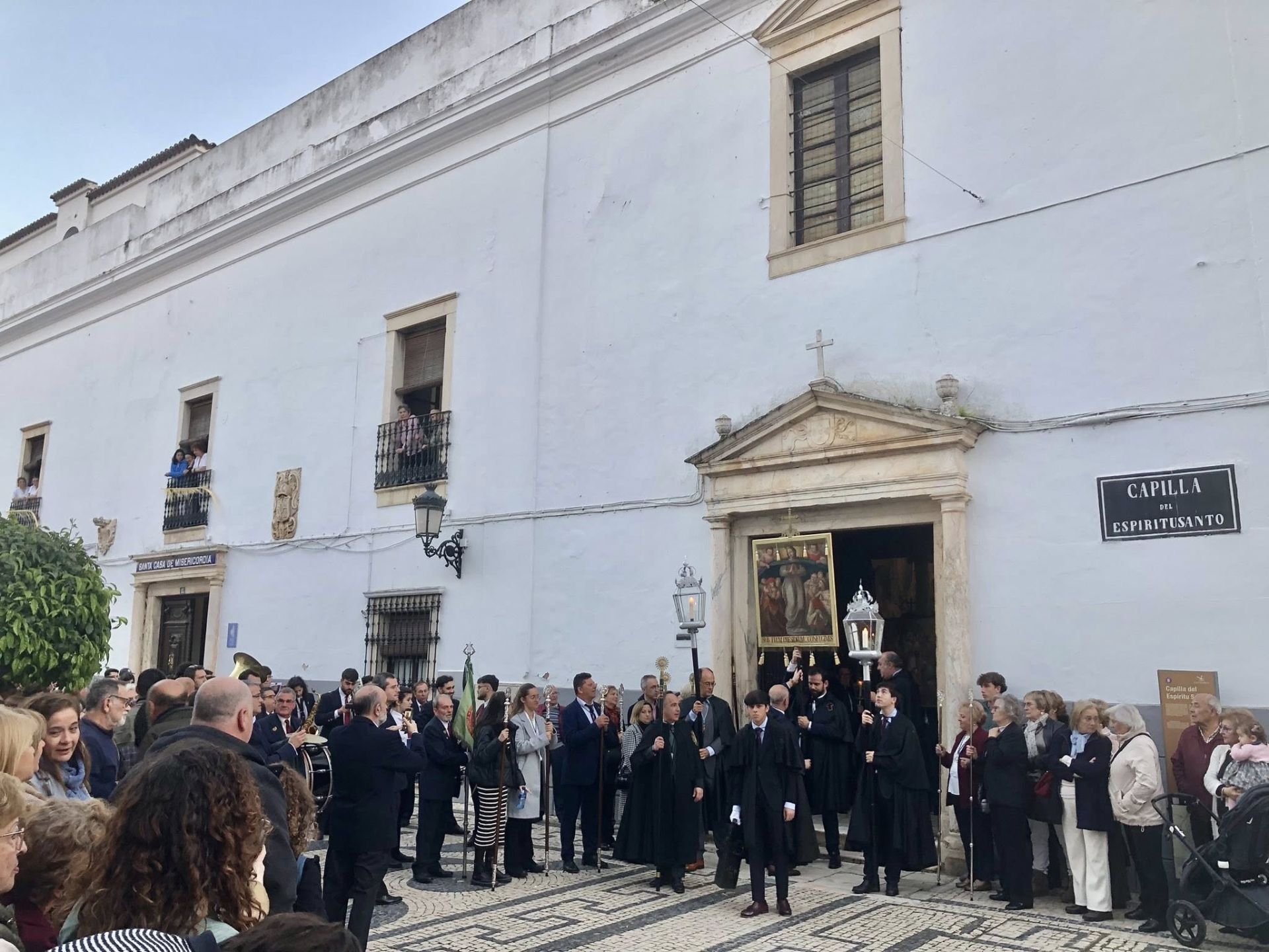 La procesión de las Banderas, única en España, volvió a recorrer Olivenza
