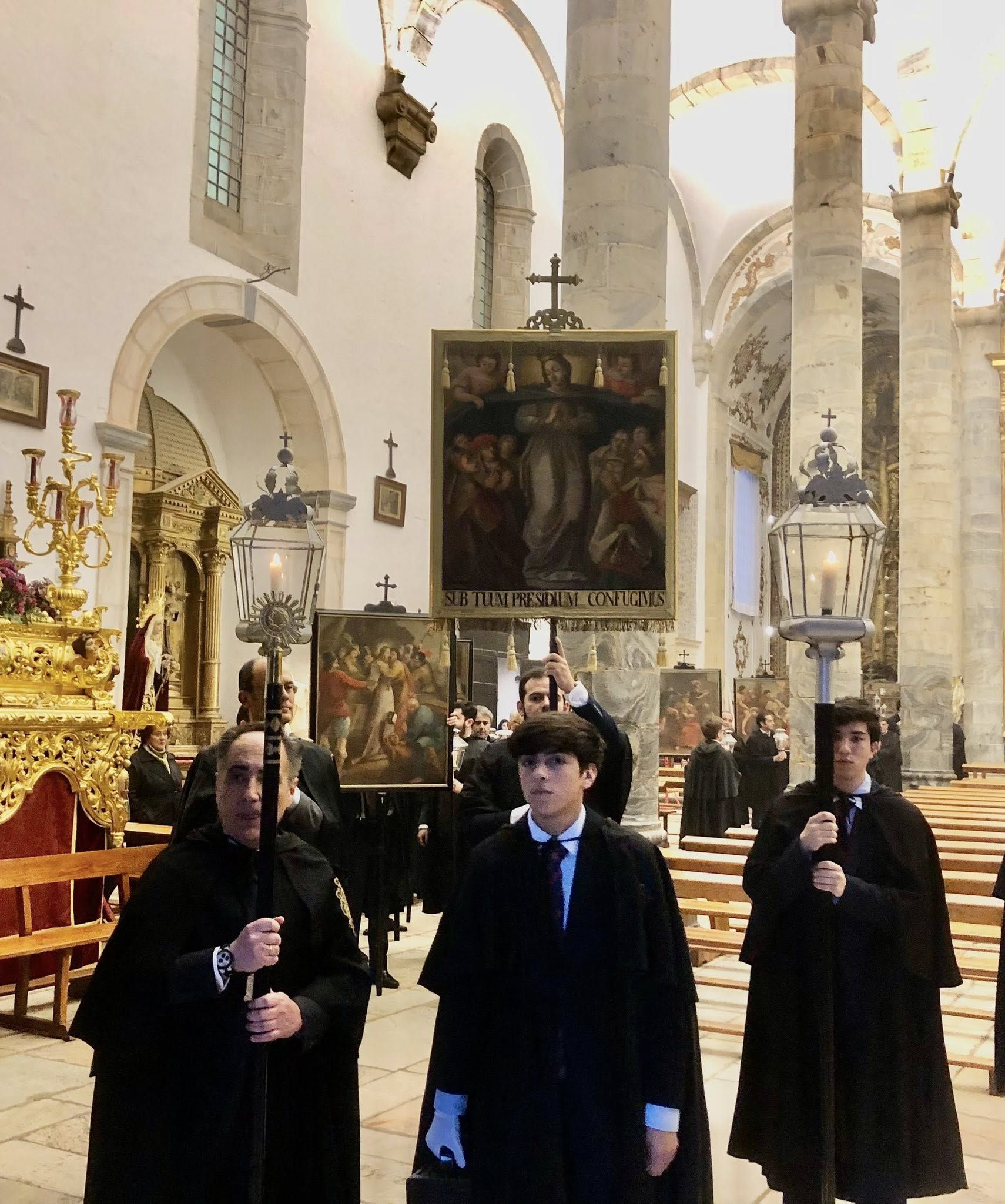 La procesión de las Banderas, única en España, volvió a recorrer Olivenza