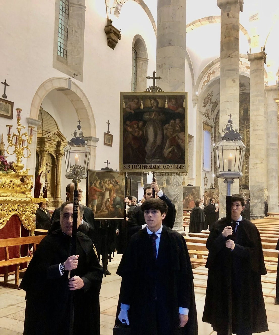 La procesión de las Banderas, única en España, volvió a recorrer Olivenza
