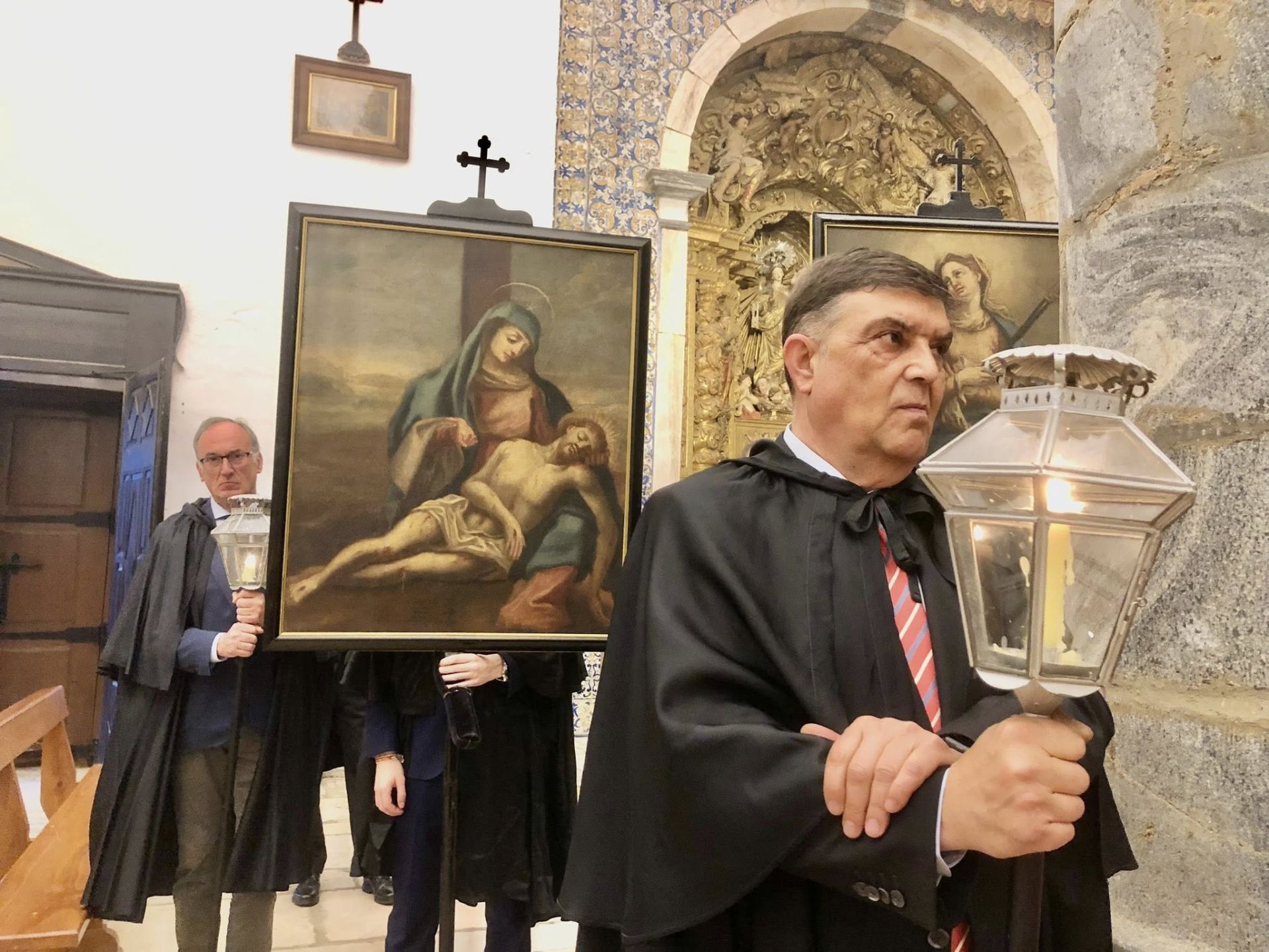 La procesión de las Banderas, única en España, volvió a recorrer Olivenza