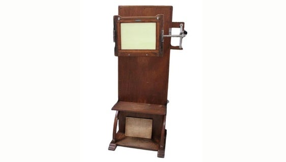El Meegs exhibe como pieza del mes una máquina de rayos X de 1930