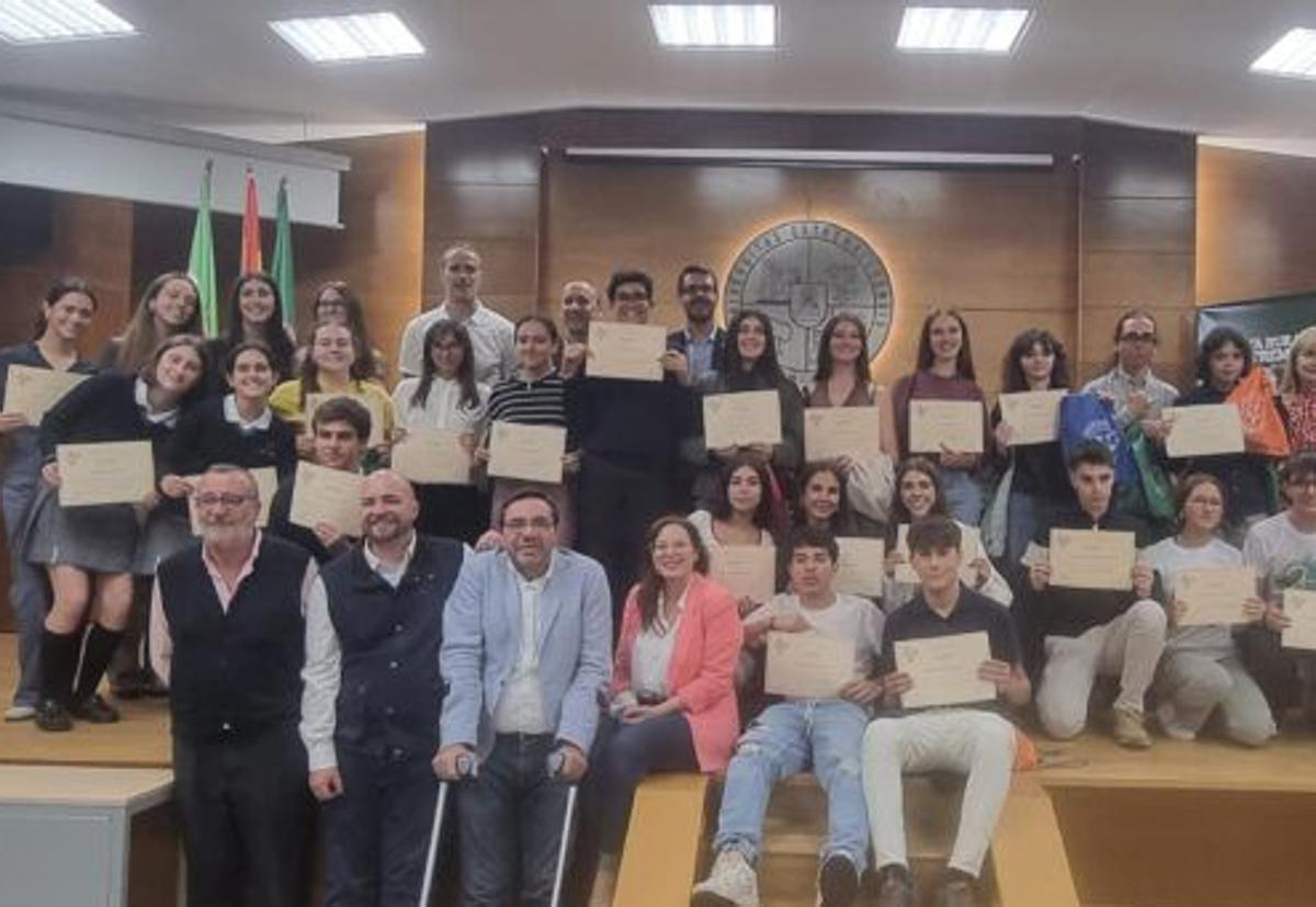 El IES Puente Ajuda gana un galardón en los Premios Investigar en Ciencias de la UEx