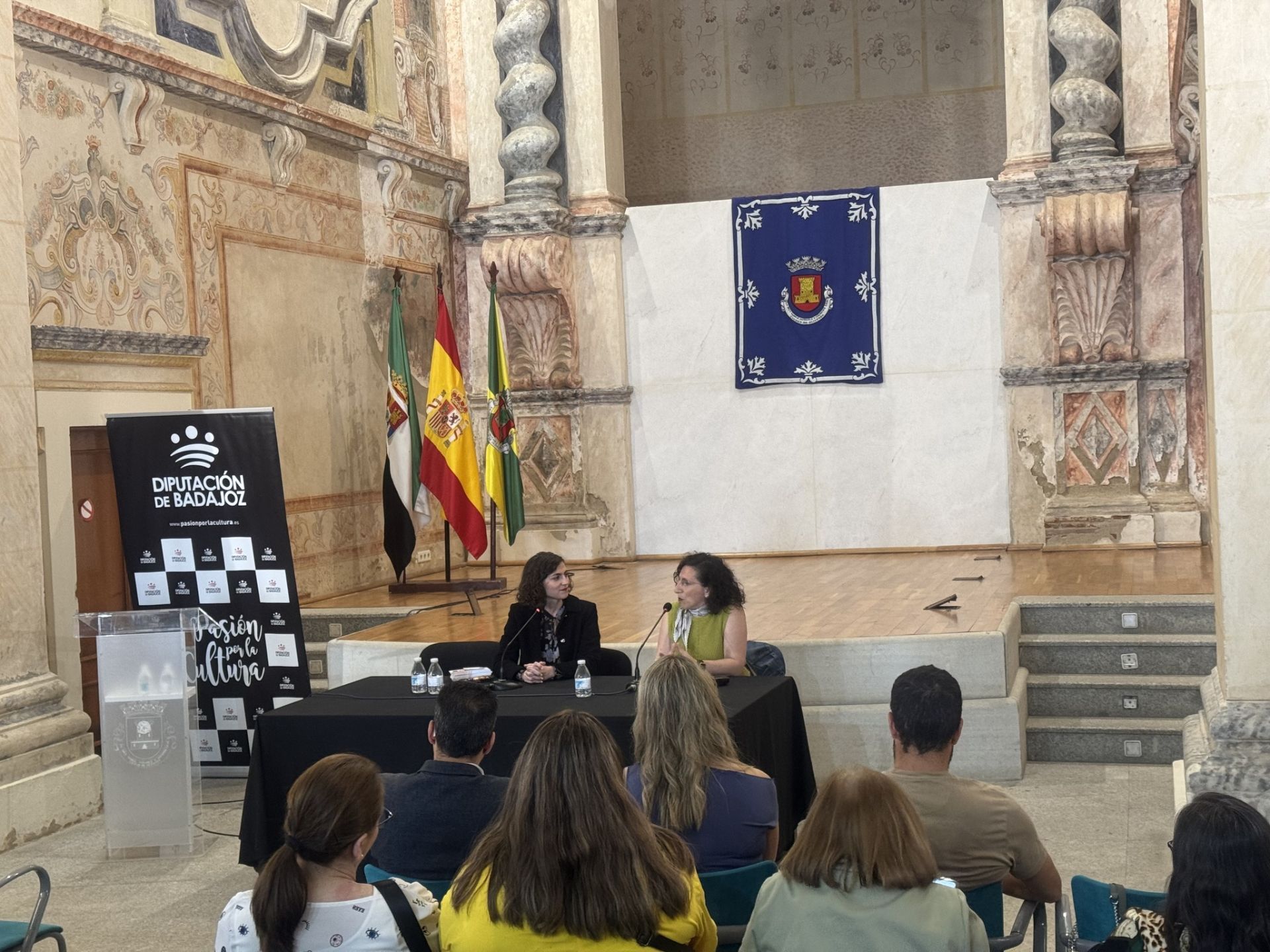 La presentación de &#039;La hija de la novicia&#039; de la oliventina Elena Álvarez cerró la Semana del Libro