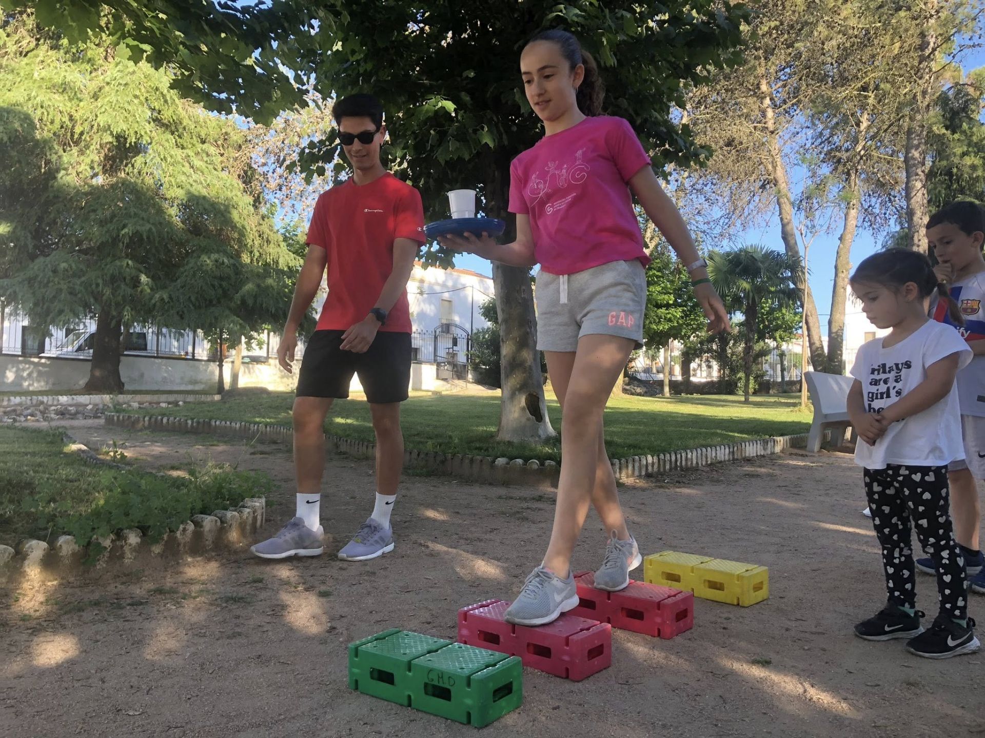 Unas cien personas disfrutan de la Gymkana Familiar en diferentes espacios