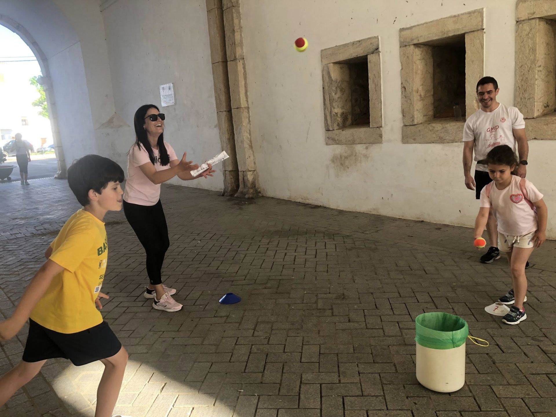 Unas cien personas disfrutan de la Gymkana Familiar en diferentes espacios