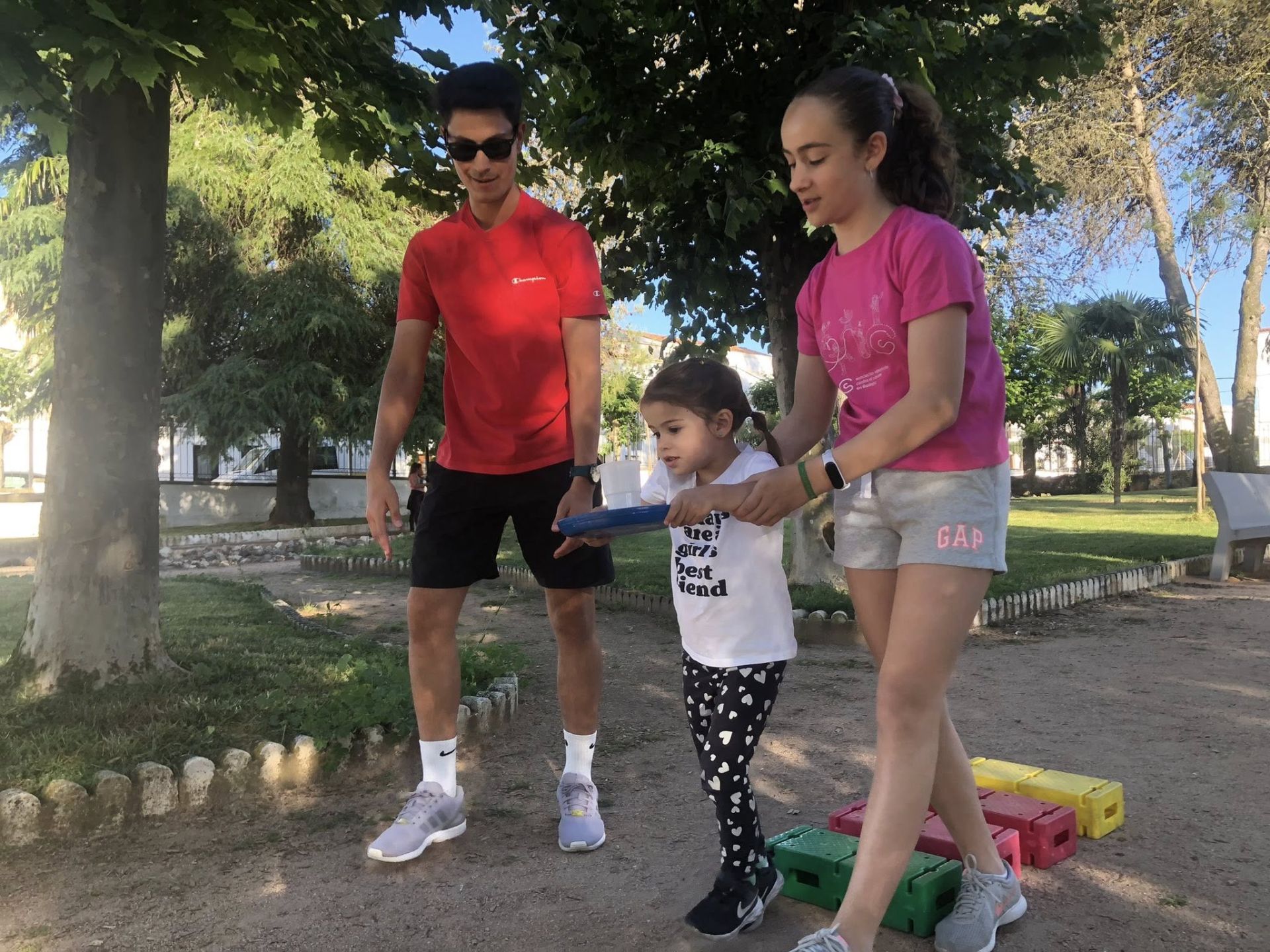 Unas cien personas disfrutan de la Gymkana Familiar en diferentes espacios