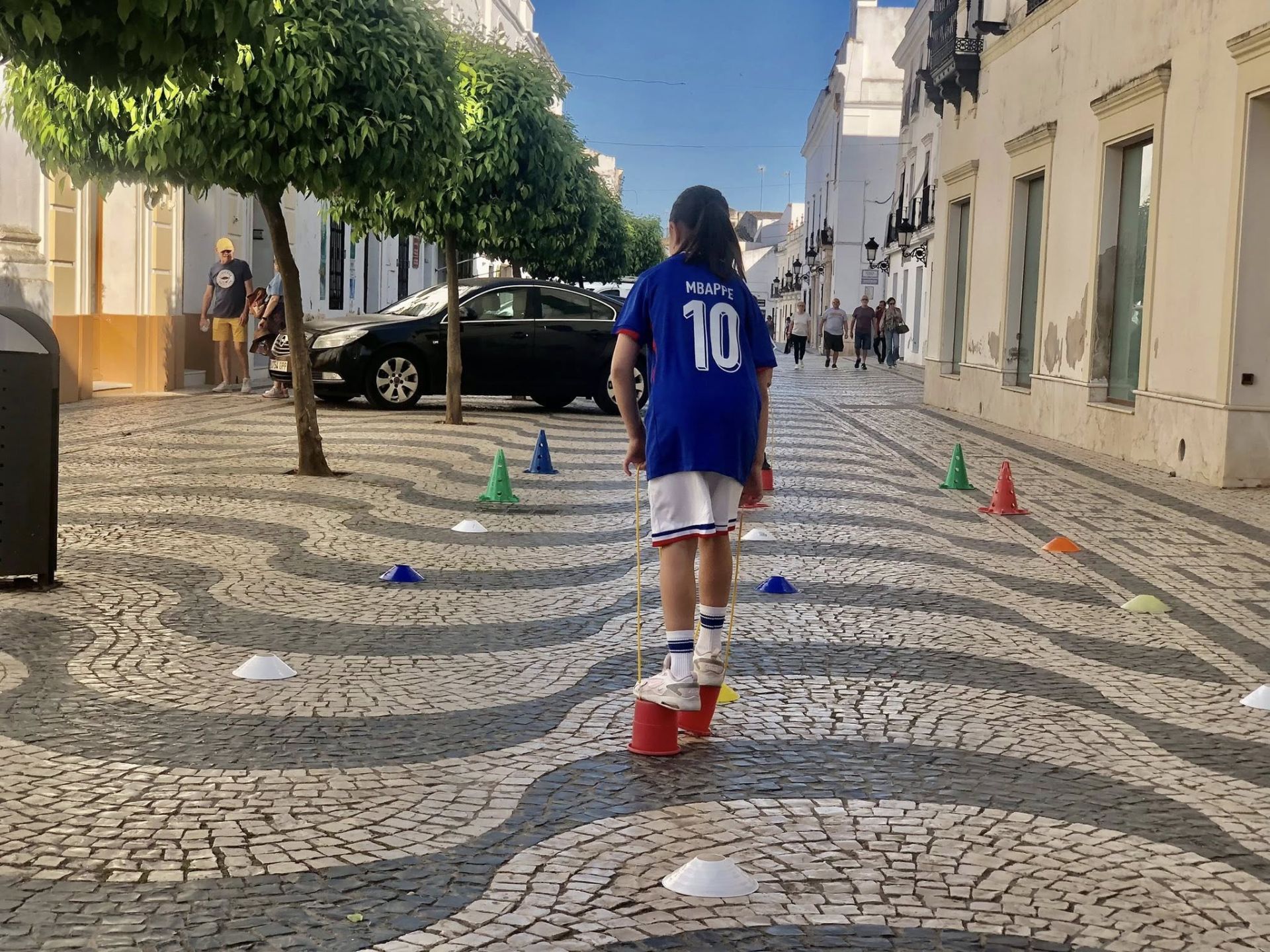 Unas cien personas disfrutan de la Gymkana Familiar en diferentes espacios