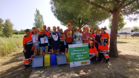 Usuarios de Plena Inclusión y alumnado de la Encina V aprenden sobre medio ambiente