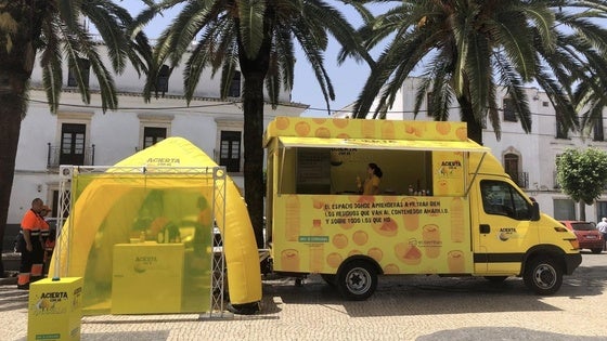 Los oliventinos se informan de cómo reciclar envases ligeros