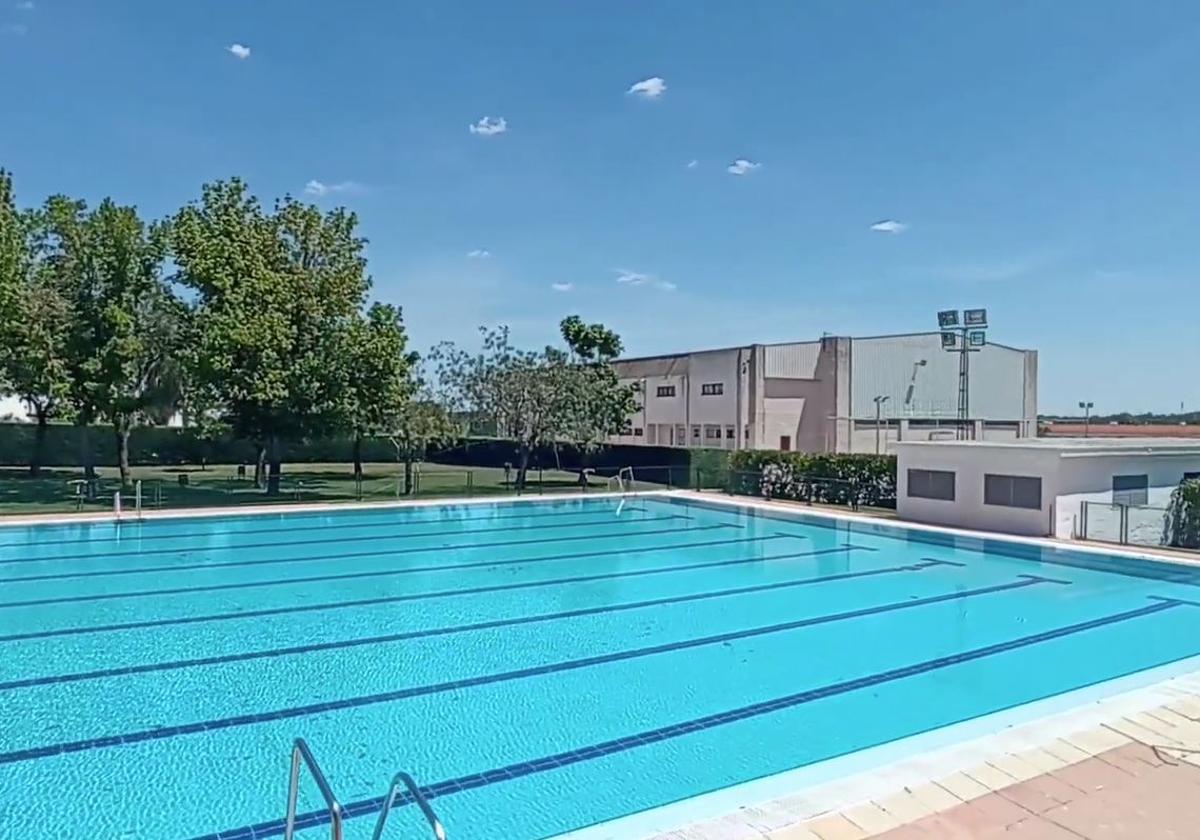 Ofertados nueve puestos para la temporada de verano en la piscina municipal