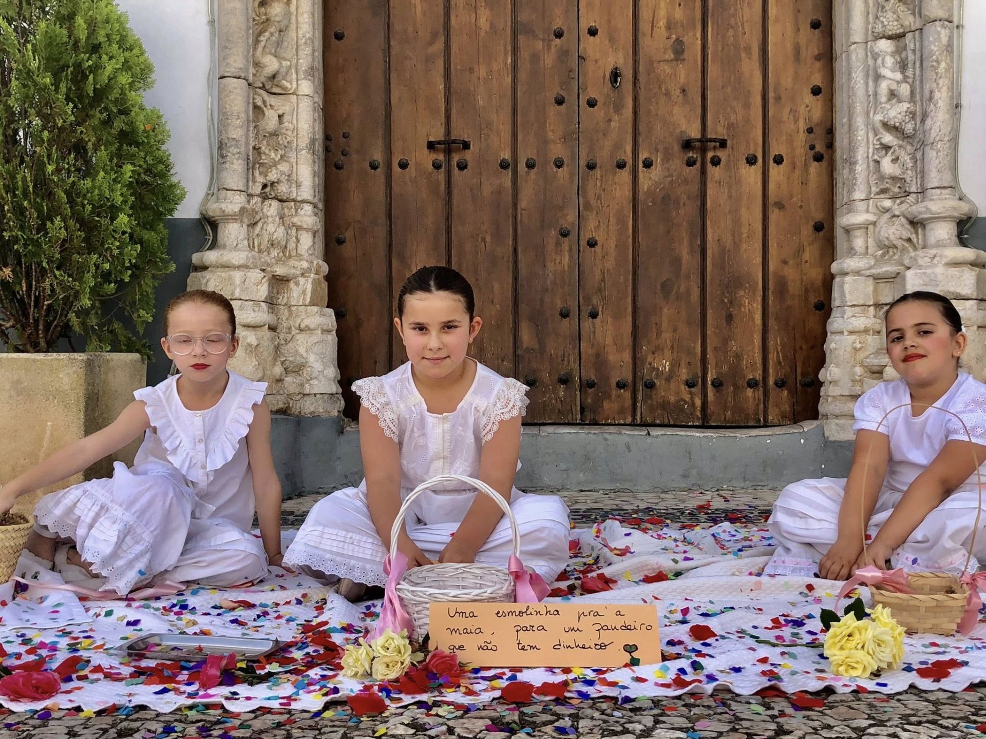 Un año más la tradición de La Maya alegró las calles de Olivenza