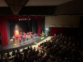 El grupo de Danza Urbana y Fusión muestra sus avances en su última actuación