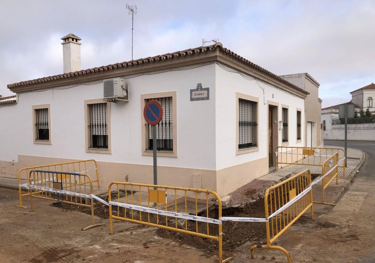 Restablecido el suministro de agua tras una reparación urgente en la Avenida Quinta de San Juan