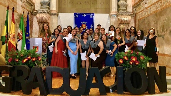 36 estudiantes de Formación Profesional se graduan en el IES Puente Ajuda
