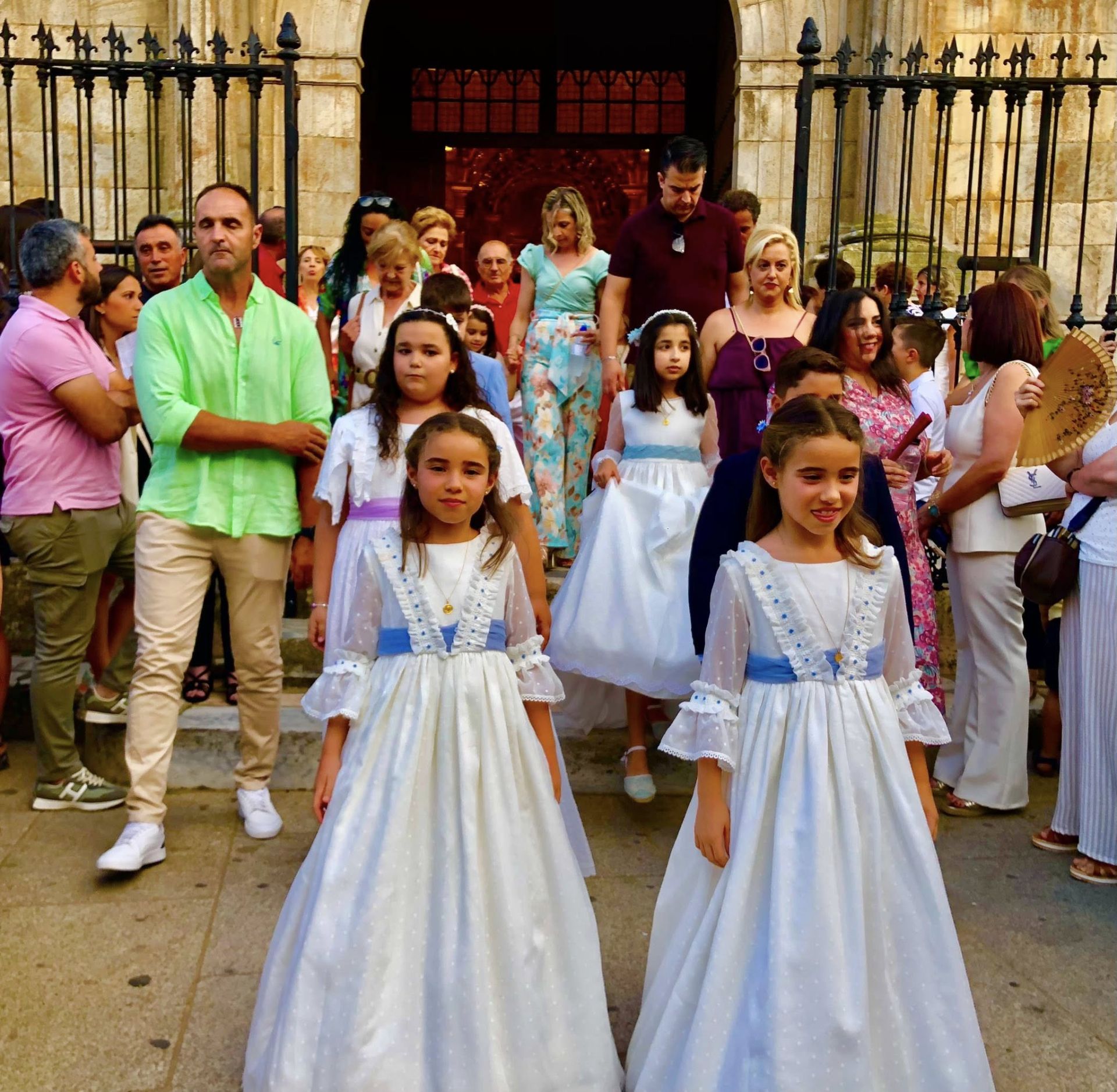 1.800 kilos de sal de colores engalanaron el corazón de Olivenza por el Corpus Christi
