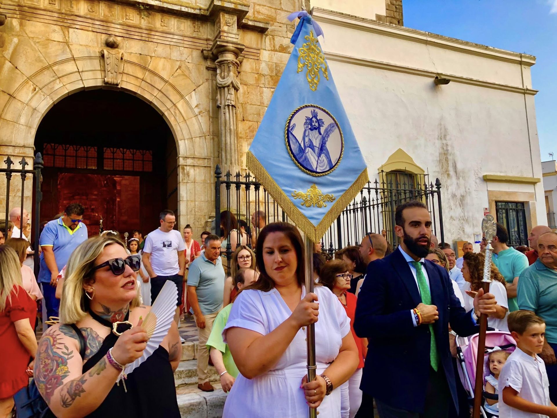 1.800 kilos de sal de colores engalanaron el corazón de Olivenza por el Corpus Christi