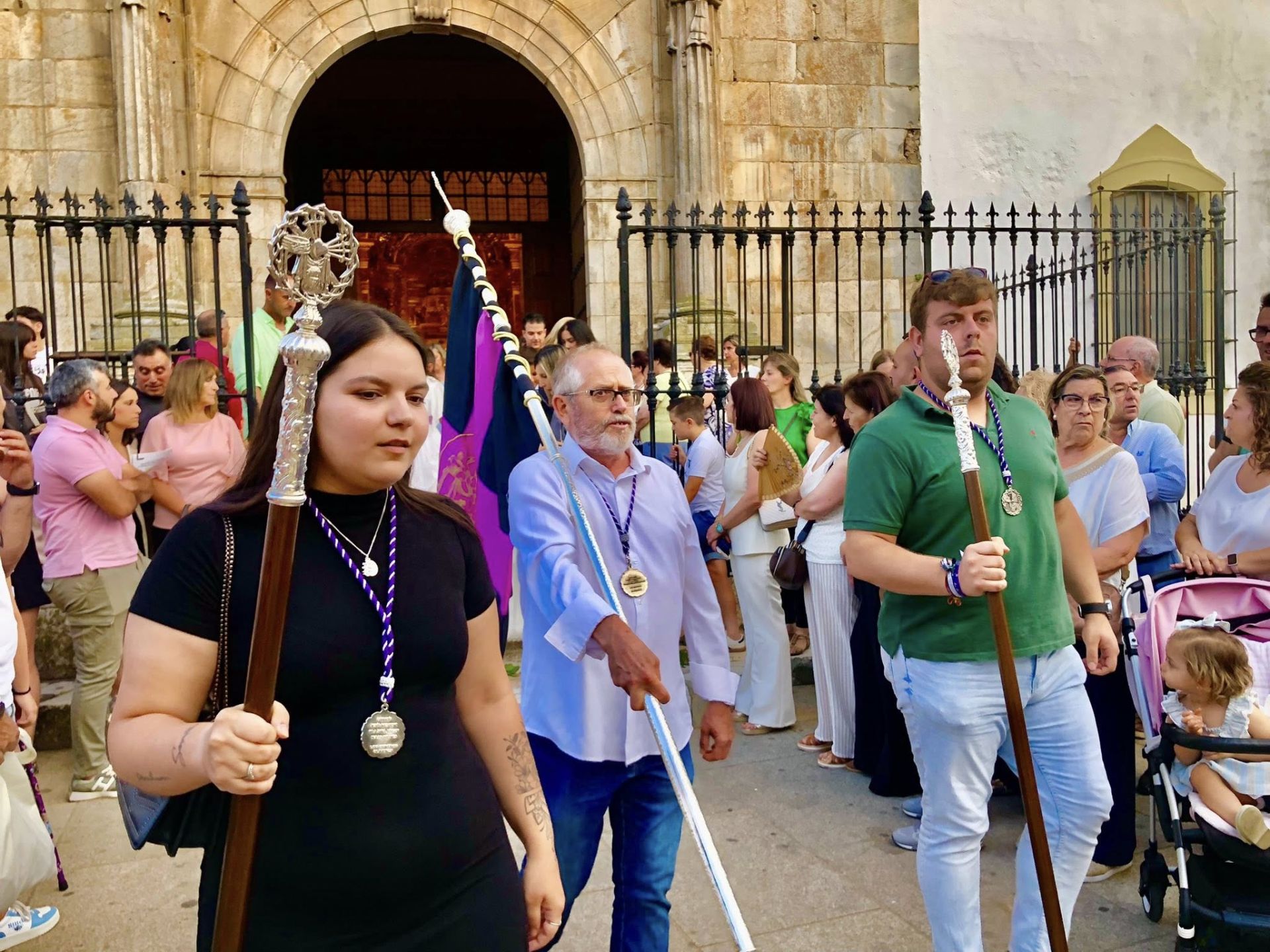 1.800 kilos de sal de colores engalanaron el corazón de Olivenza por el Corpus Christi