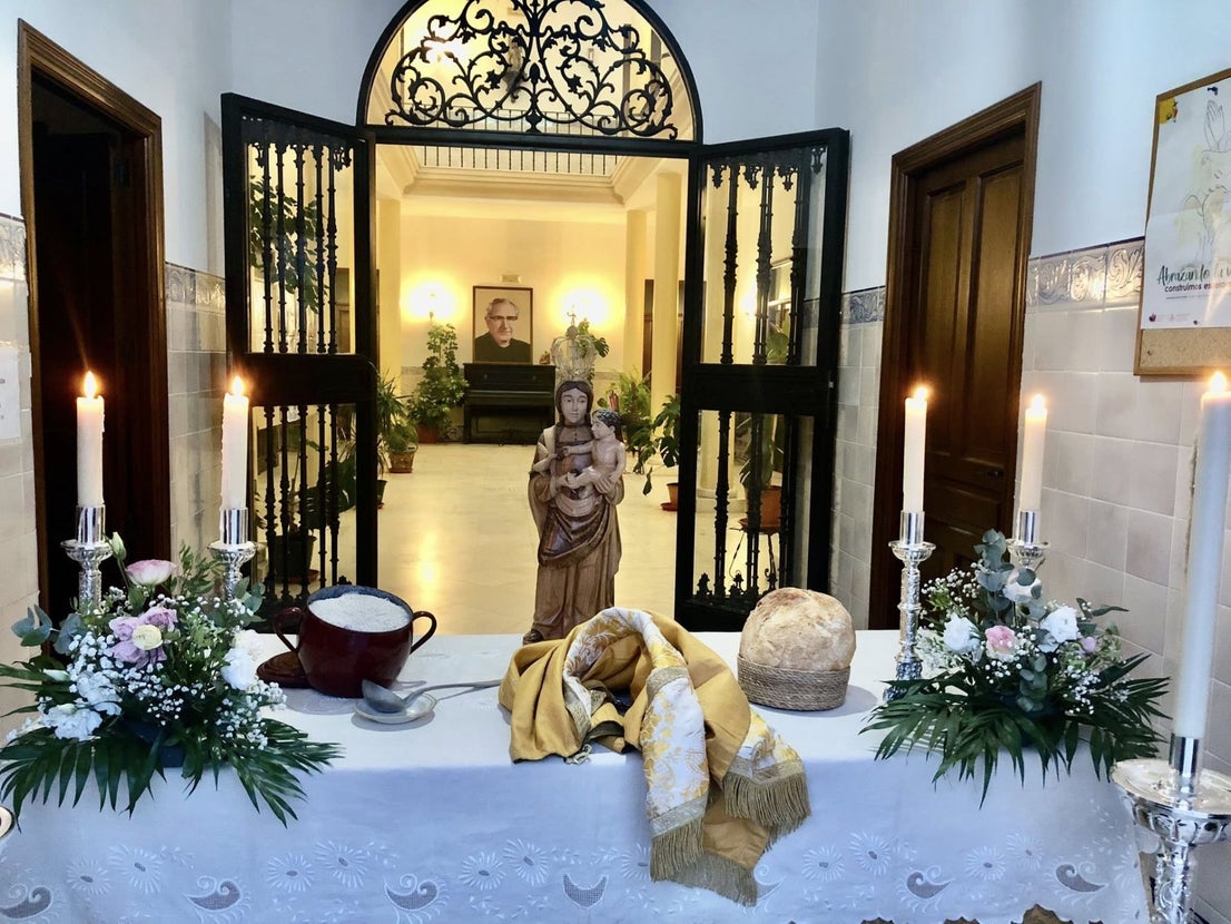 1.800 kilos de sal de colores engalanaron el corazón de Olivenza por el Corpus Christi