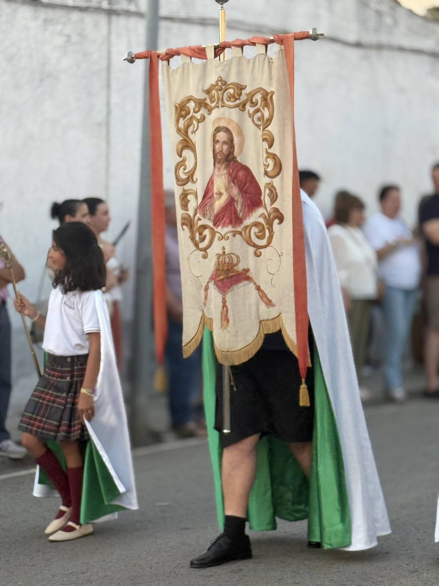El Sagrado Corazón vuelve a procesionar por las calles de su barriada