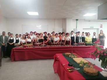 Convivencia gastronómica entre la Escuela Profesional La Encina y asociaciones de Olivenza