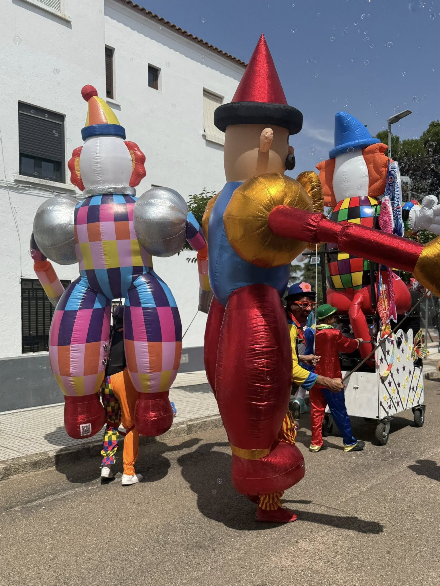 La carrera de autos locos llenó de diversión la feria de La Farrapa