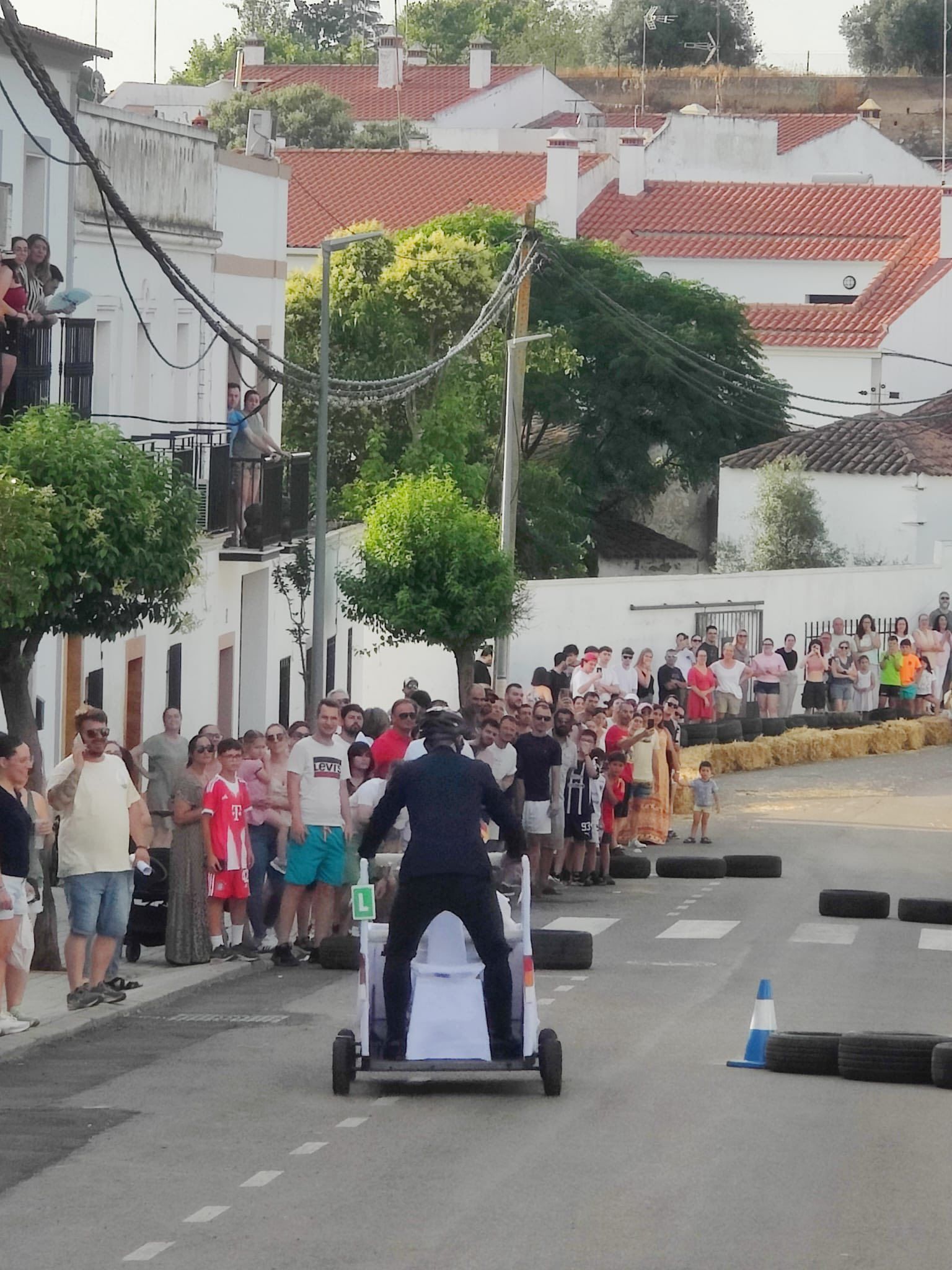 La carrera de autos locos llenó de diversión la feria de La Farrapa