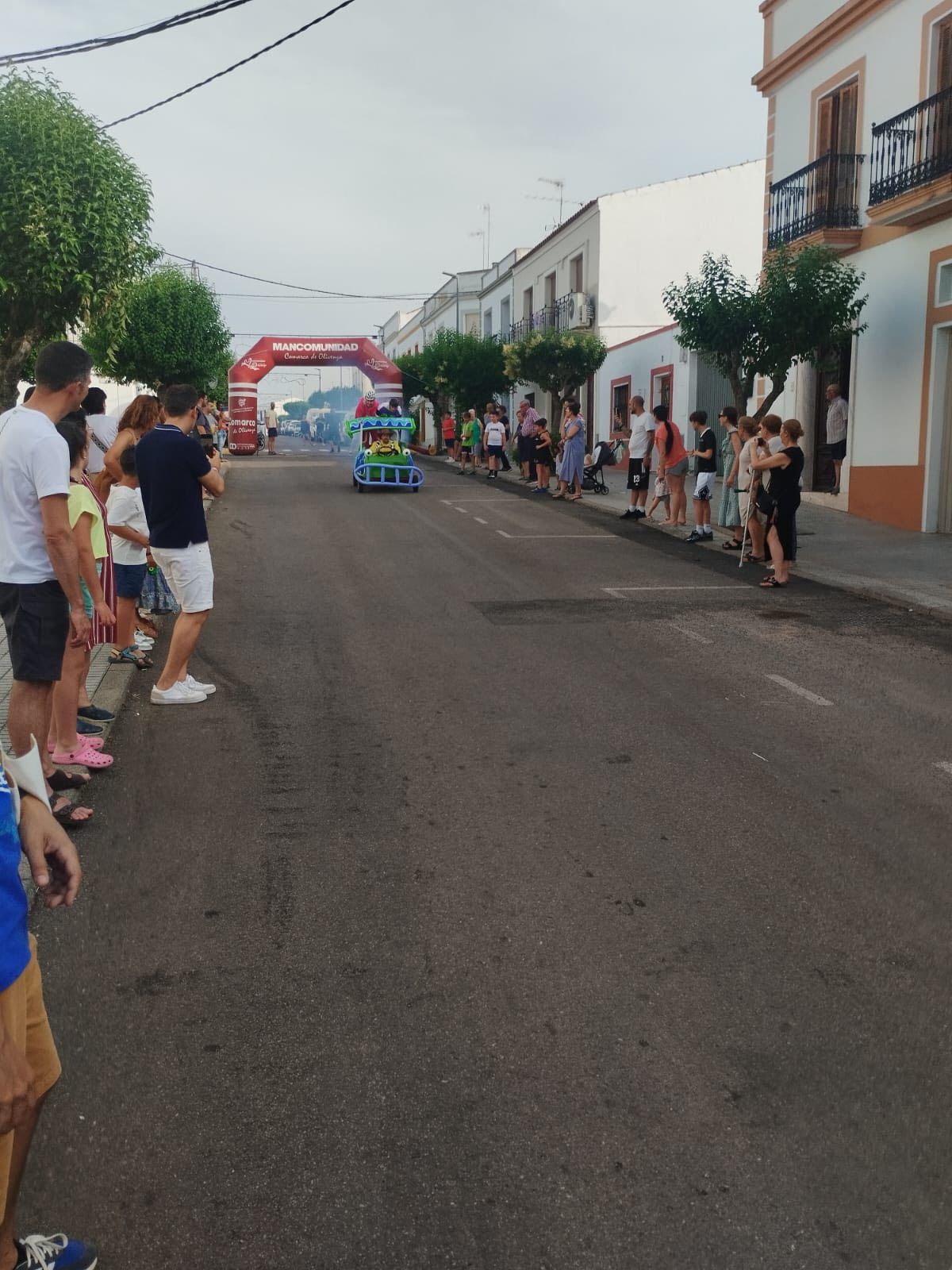 La carrera de autos locos llenó de diversión la feria de La Farrapa